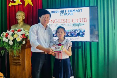 CLB TIẾNG ANH VÀ TIN HỌC TỔ CHỨC NGOẠI KHÓA